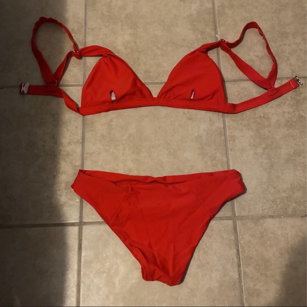 Bikini - Picture 2 of 2